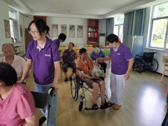 敬老院慰问老年人