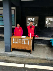 疫情防控守小门志愿活动