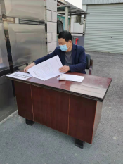 防控疫情志愿队“守小门”