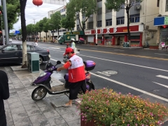 马鞍镇宝善桥村文明出行劝导