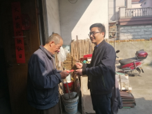 走访慰问低保户