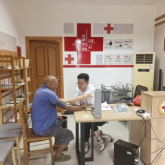 杨江村免费量血压志愿活动