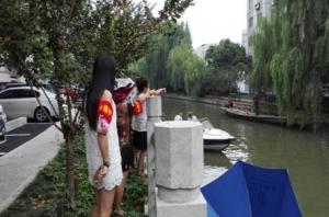 福年社区“巾帼护水队”在行动