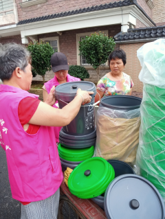 发放垃圾桶