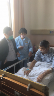 慰问生病低保户