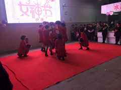 三八妇女节文艺演出志愿服务