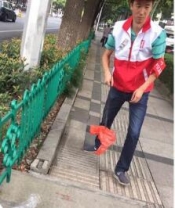 区委政法委组织开展文明城市建设宣传服务活动