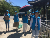 向阳花开公益服务中心志愿者走访结对助学学生