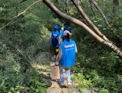 向阳花开公益服务中心实地走访结对助学学生