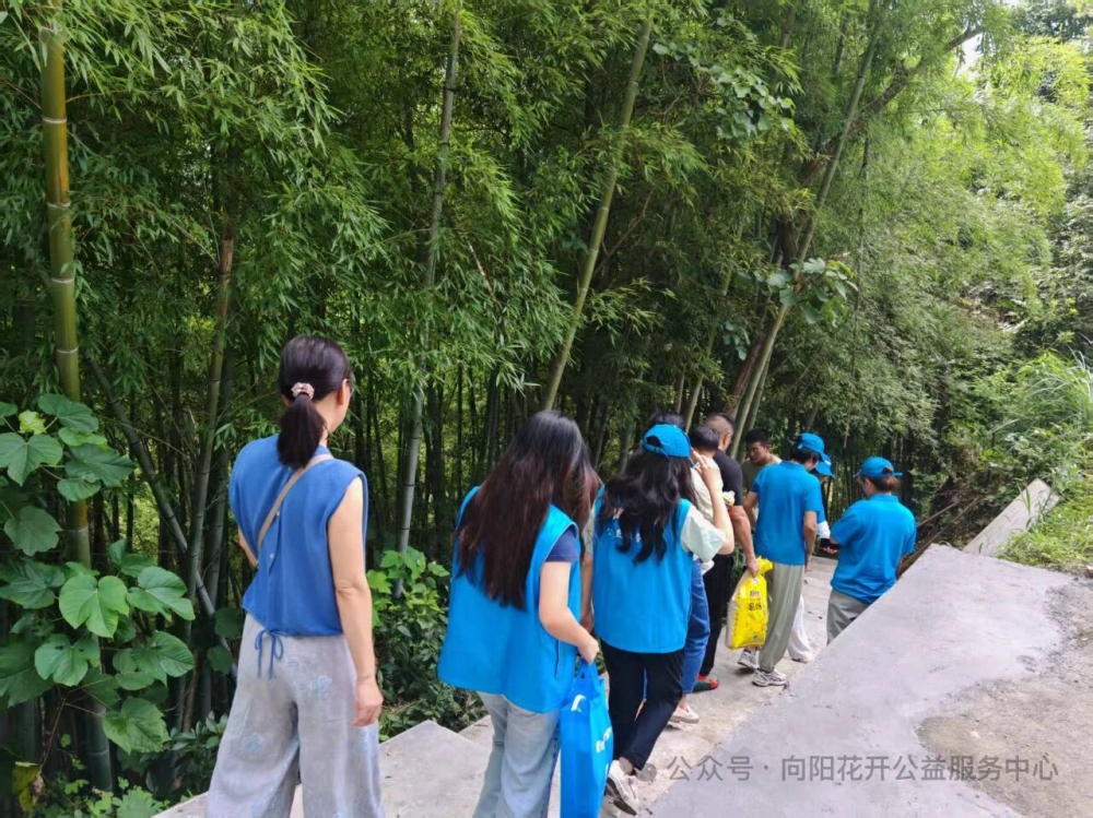“思源计划”向阳花开实地走访结对助学学生 “思源计划”向阳花开实地走访结对助学学生
