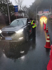 隧道口守护小门