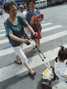 彼此让一让，路宽心更宽