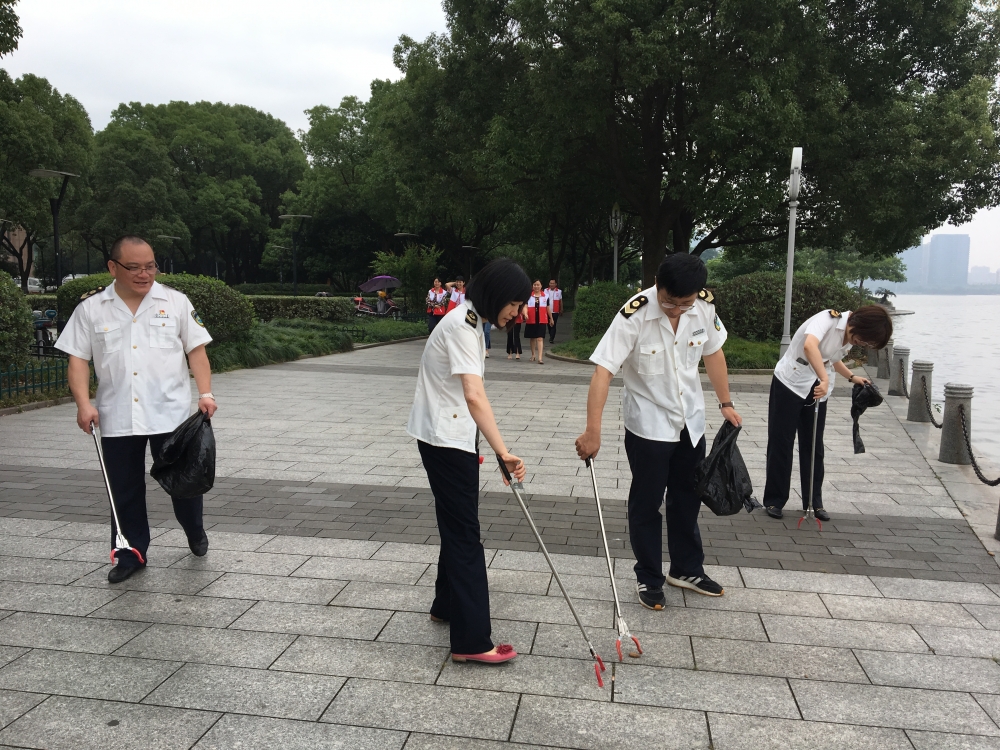五水共治护河活动