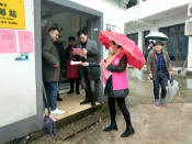 疫情期间发放宣传纸