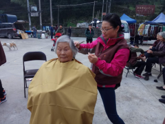 关爱老人慈善服务