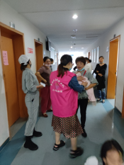 妇女病普查维持秩序
