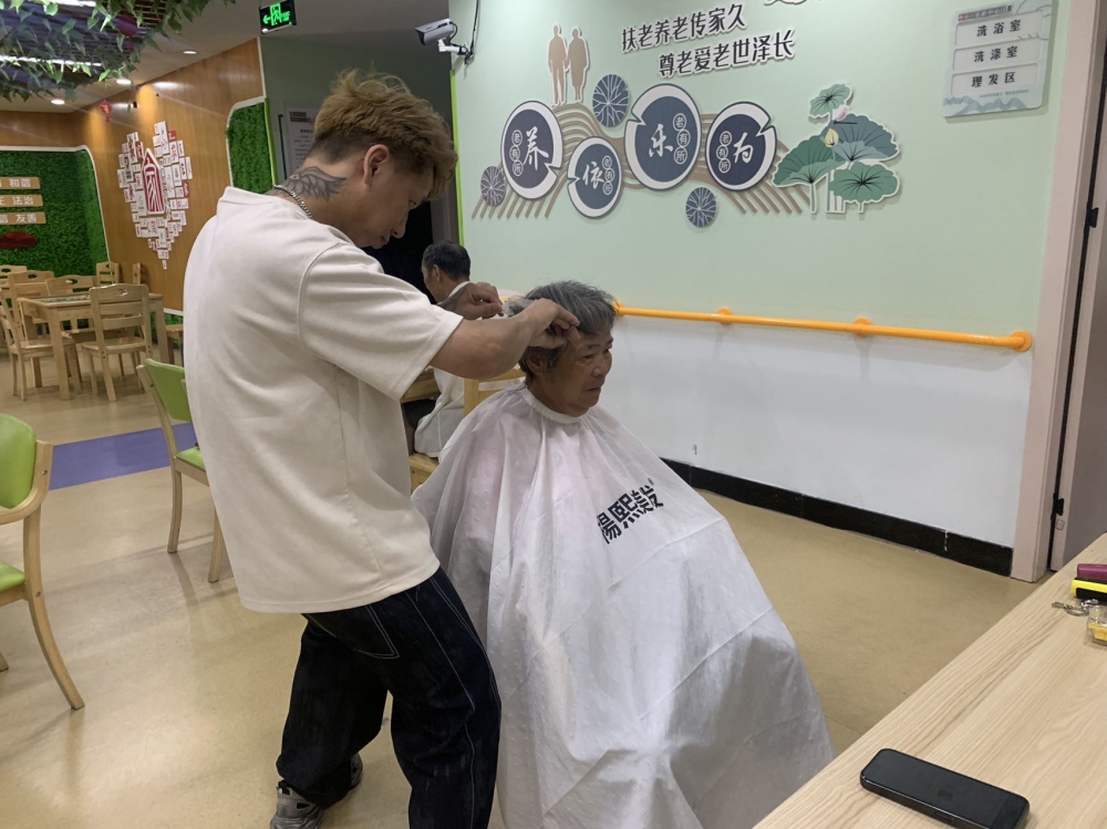安昌社区义剪活动