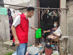  携手同行 与爱相伴