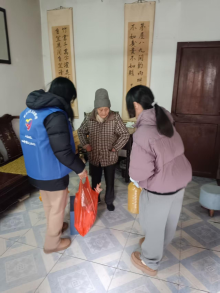 新春慰问暖人心 志愿帮扶显温情