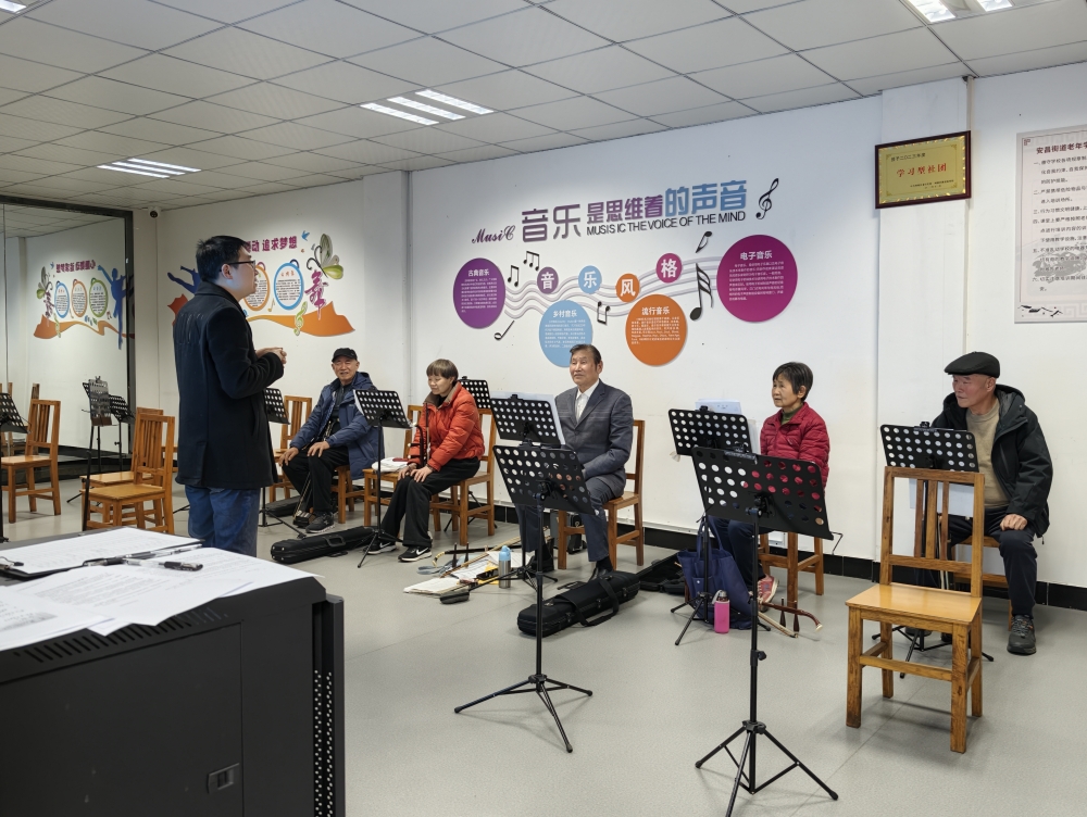 “悦享夕阳 薪火相传”二胡培训 “悦享夕阳 薪火相传”二胡培训