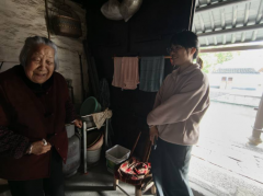 关爱走访 入户陪聊志愿活动