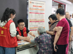越惠保进社区志愿活动