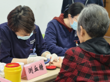 健康义诊进社区 便民服务暖人心