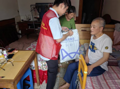 关爱失能老人 传递温暖力量