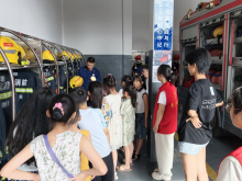 “萌娃”走进消防站 体验消防“零距离”