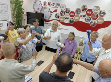 浓情端午 邻里相锤