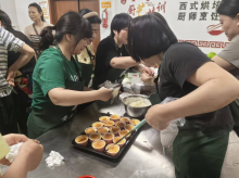 甜蜜烘焙 暖心相伴