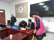 给贫困人员送福利