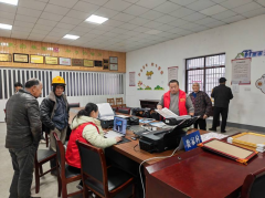 免费给老人拍照