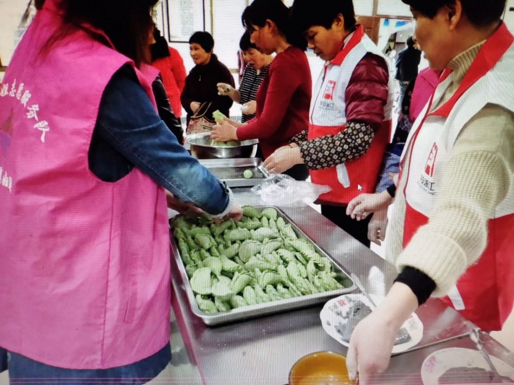 清明节送做艾饺送老人活动