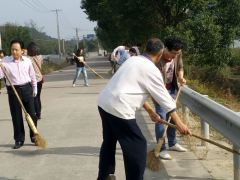 平水镇梅园村志愿打扫村居环境