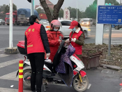 为助力疫情防控，继续守好小门