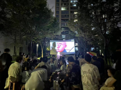 禹会社区开展放送电影活动