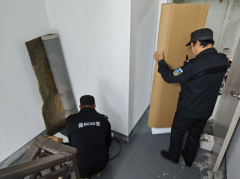 禹会社区开展商品房楼道堆积物专项清理活动