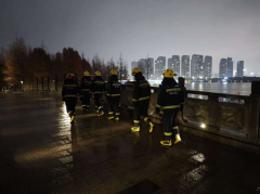 禹会社区开展夜间巡查