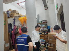 禹会社区开展群贤府小区楼道堆积物整治工作