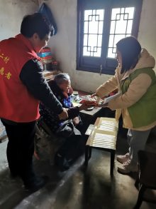元宵节为困难户送汤圆志愿活动