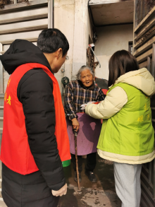 元宵节为困难户送汤圆志愿活动