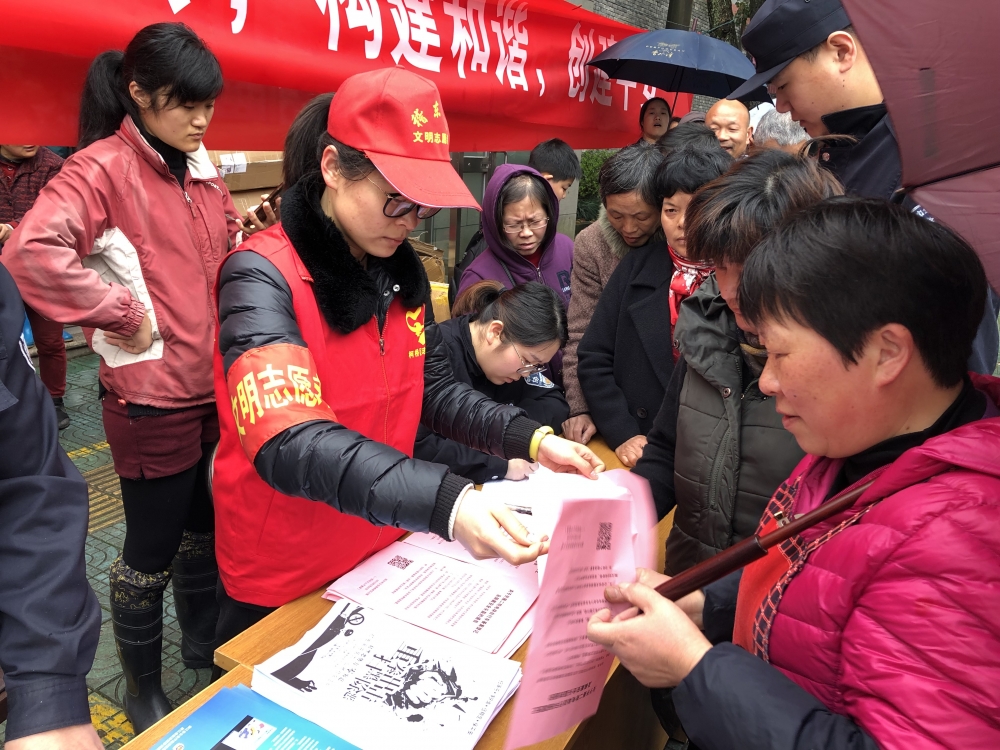 “佩戴头盔  安全出行”志愿服务宣传活动