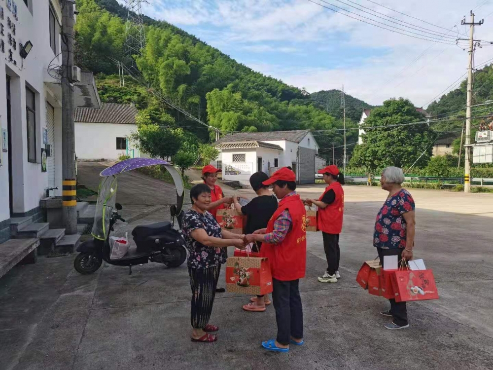 文明实践端午节慰问志愿活动