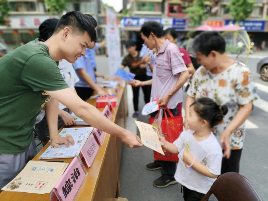 迎七一颂党恩  送法下乡志愿活动