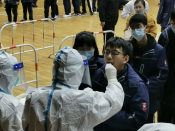 柯桥中学大规模核酸采集
