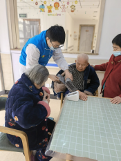 为养老院老人提供免费上门体检和测核酸