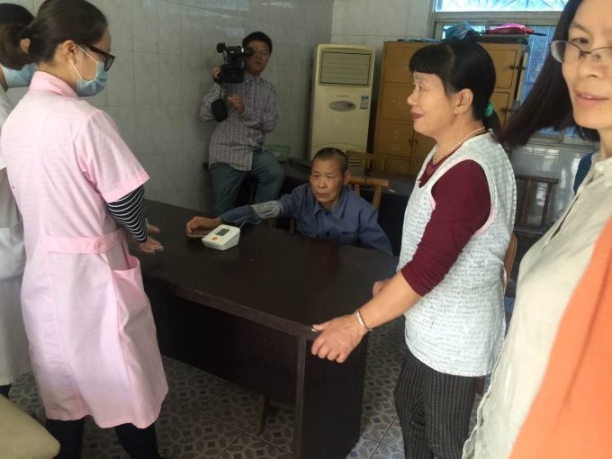 福全镇团员青年看望孤独老人