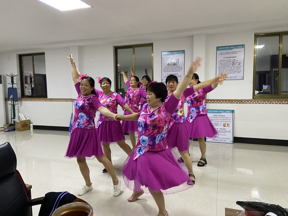 芝塘湖村文化礼堂姐妹舞蹈队舞蹈彩排