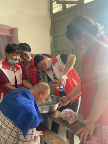 关爱老人，情暖中秋志愿活动